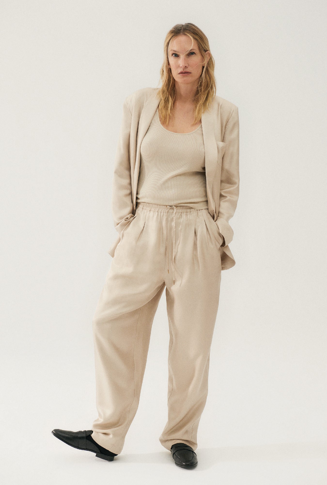 PANTALON AMPLE EN TWILL NOISETTE